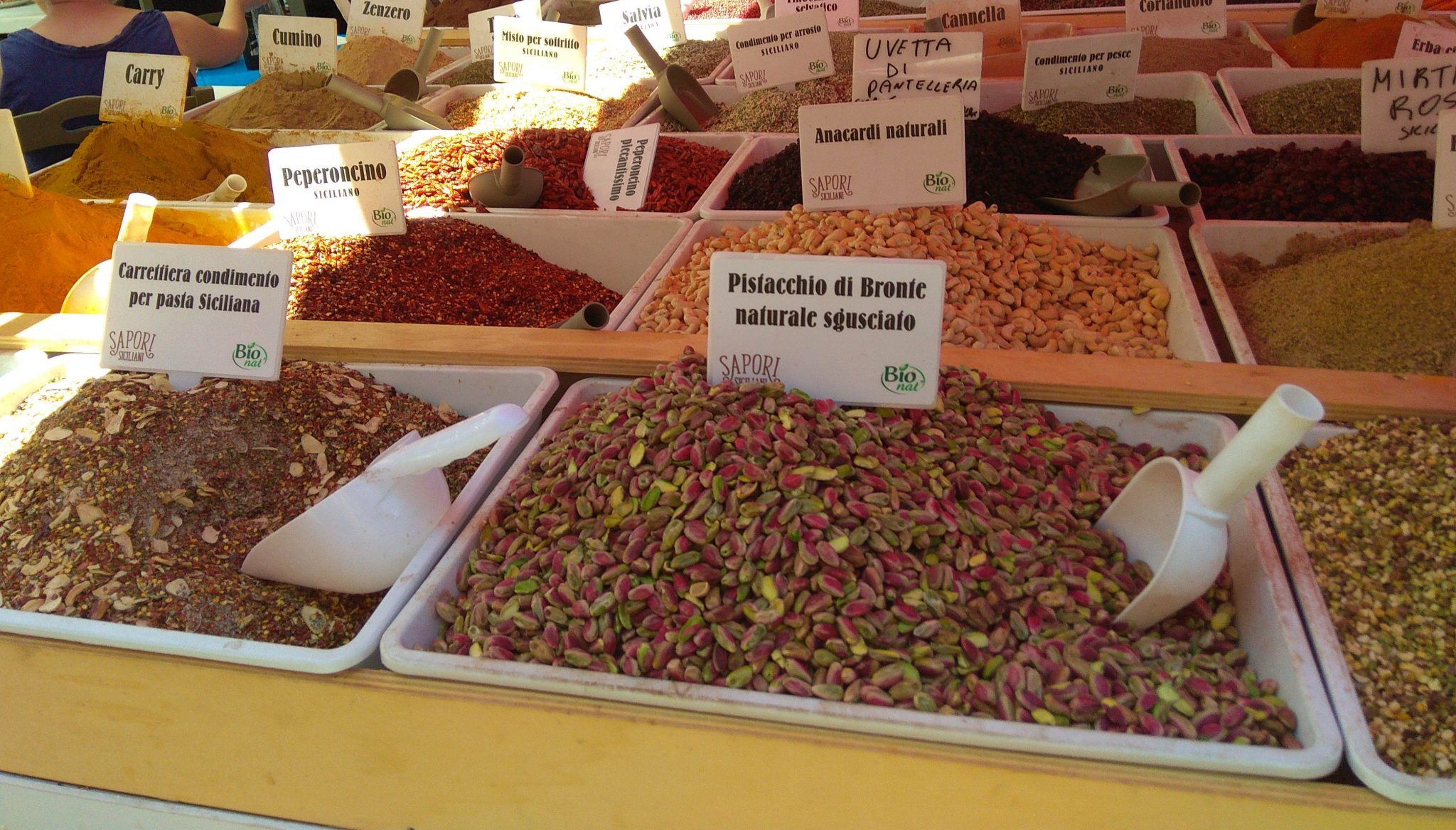 Img post Pistachos mercado Siracusa. Comer en Sicilia- Pasaporte y Millas